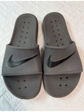 Nike Gray Black Slides Sandals Comfortable Pool Beach Shoes Woman 10 Woman 11